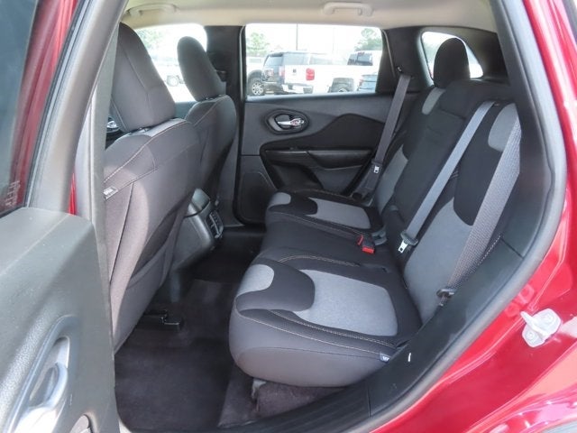 2016 Jeep Cherokee Sport