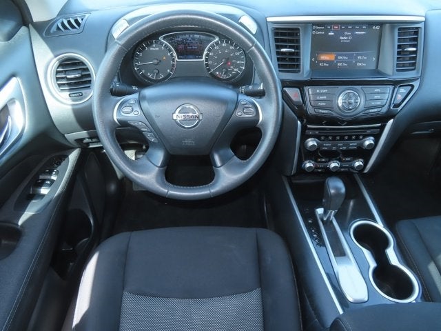 2017 Nissan Pathfinder SV